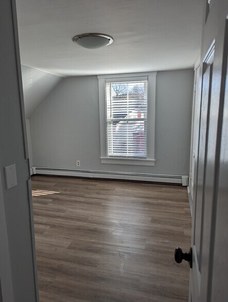 Building Photo - 8 Pleasant St