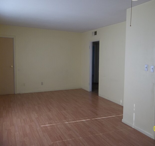 Building Photo - 300 Griffiths St