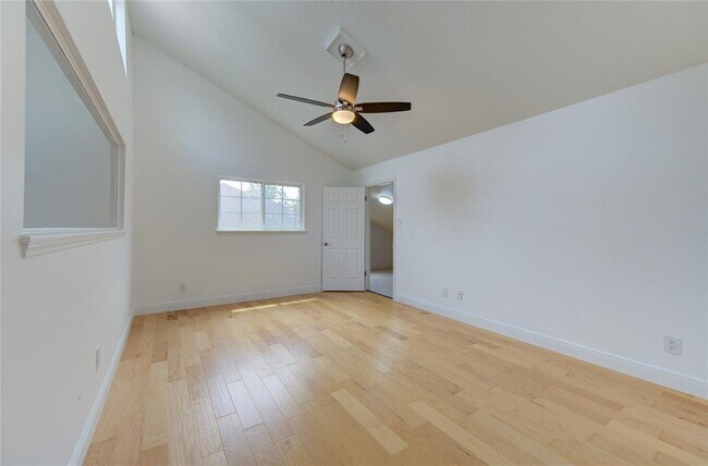 Building Photo - 13902 Briarhills Pkwy