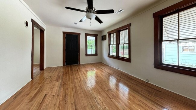 Primary Photo - 3 bedroom / 1 bath ~ Renovated Home