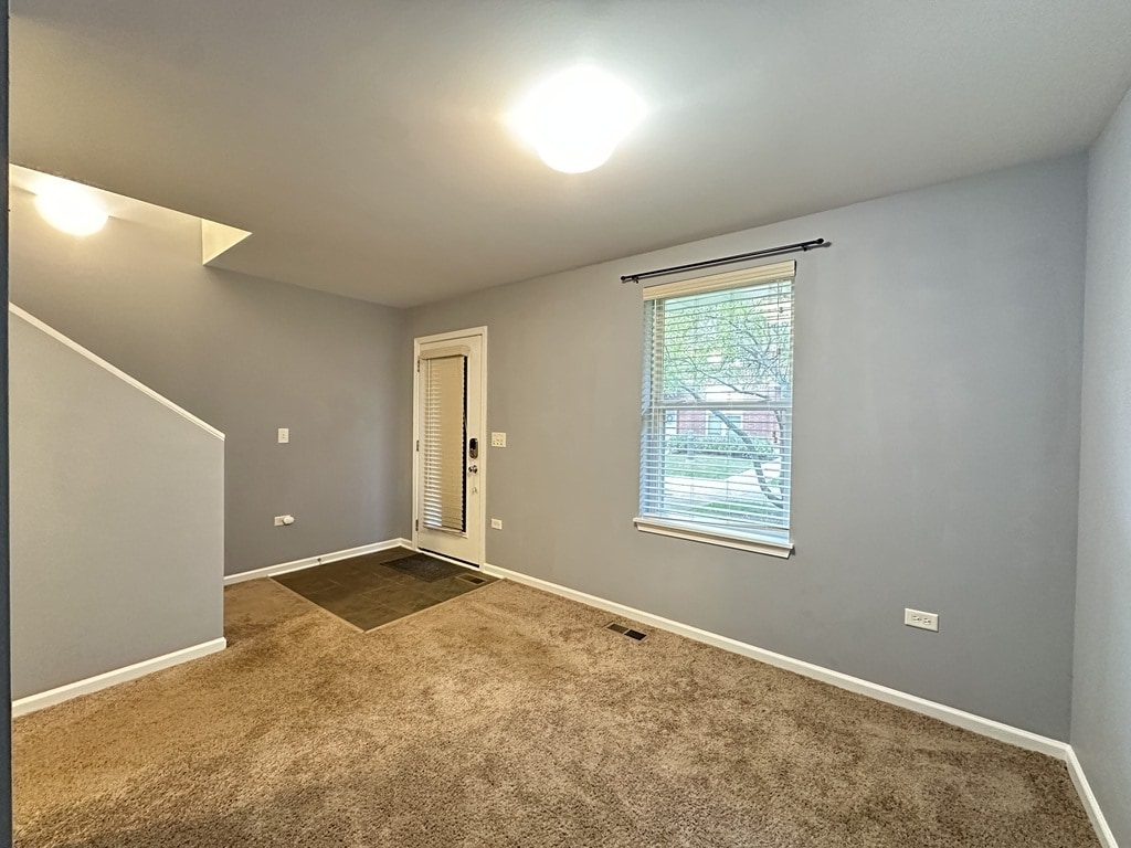 Building Photo - 3224 N Kilbourn Ave