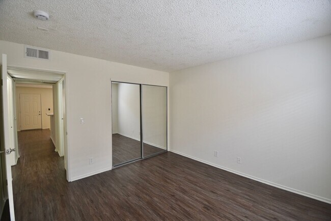 Building Photo - 21350 Parthenia St