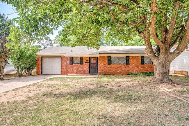 Building Photo - Super cute 3 bed, 2 bath!!