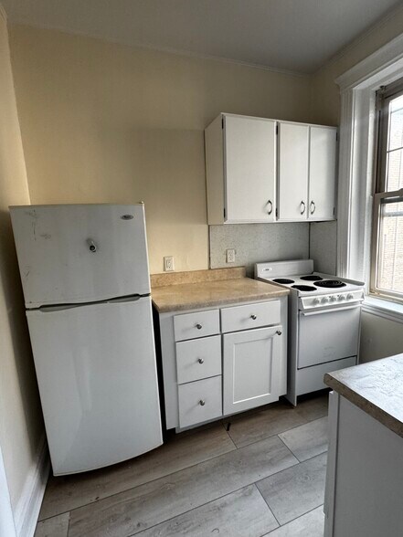 Primary Photo - 65 Park Dr