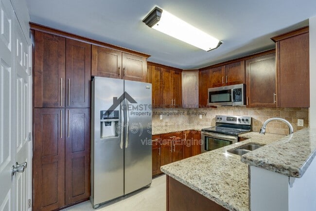 Building Photo - 5918 Stone Brook Dr