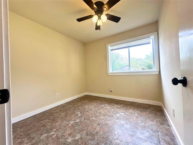 Building Photo - 2525 Dovemeadow Dr