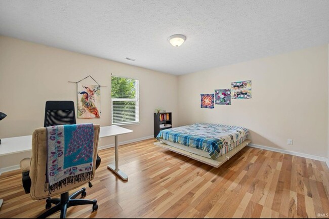 Building Photo - Charming 3BR Home with Sunroom Near Purdue University