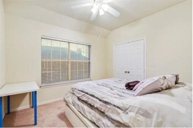 Building Photo - 8925 Lakewood Dr