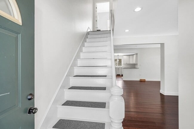 Building Photo - 12 Broadway St