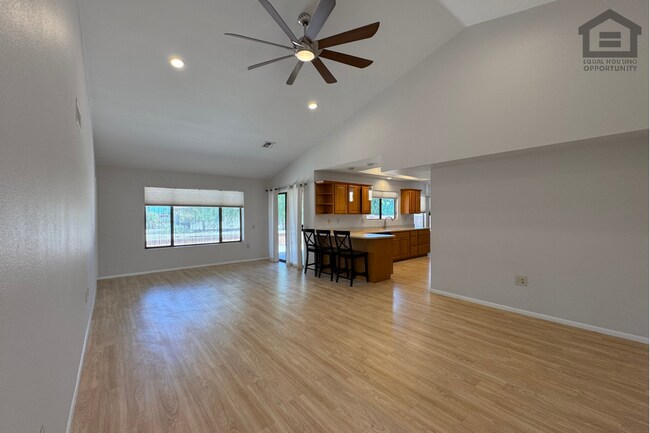 Building Photo - 17211 N Desert Glen Dr