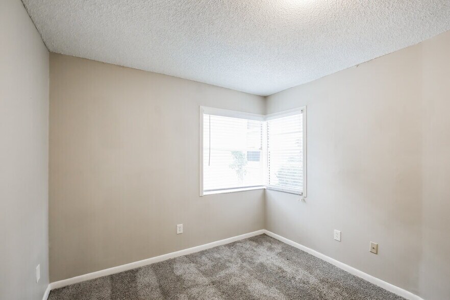 Building Photo - 9845 NW 9th Ct