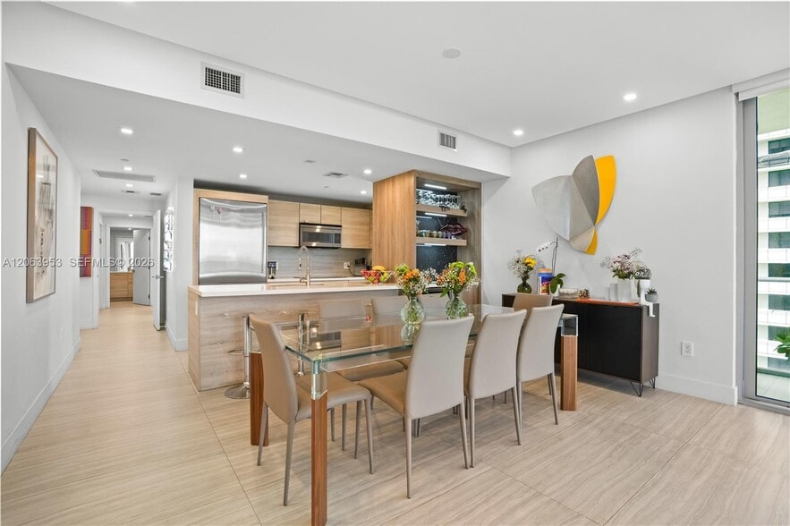 Building Photo - 16385 Biscayne Blvd
