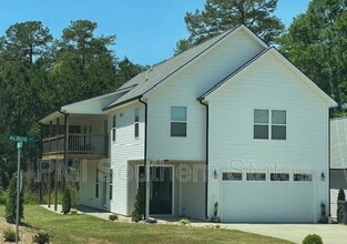 Building Photo - 401 Albus Dr