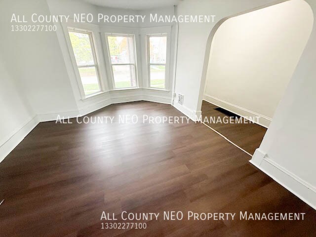 Building Photo - 3292 W 98th St
