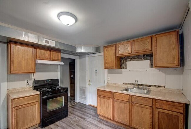 Building Photo - 1147 Harrison Blvd