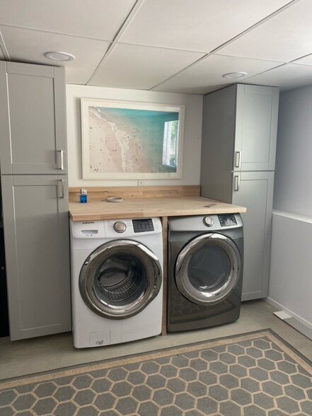Complimentary washer & dryer - 2100 Rome Dr