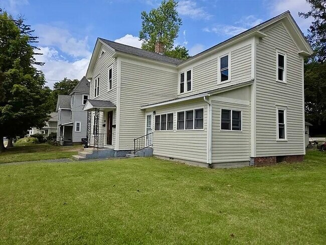 Building Photo - 1045 Pine St