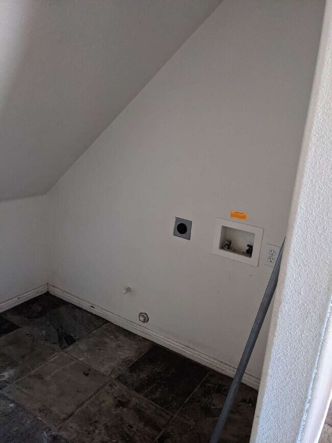 Building Photo - 3-Bed Townhouse in Saint George with Spacious 1400 Sq Ft Layout "
