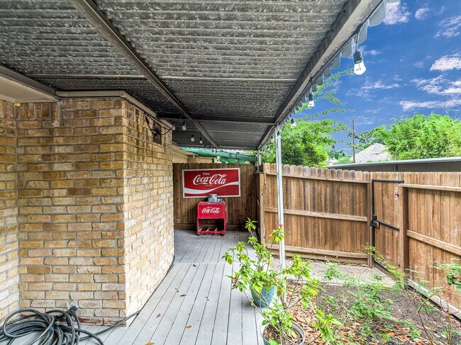 Building Photo - 1669 W Sam Houston Pkwy S