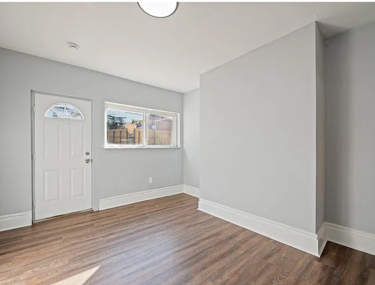 Building Photo - 815 Monongahela Ave