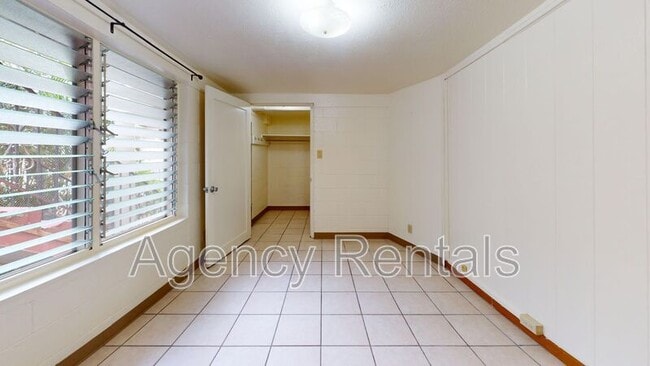 Building Photo - 1145 Ukana St
