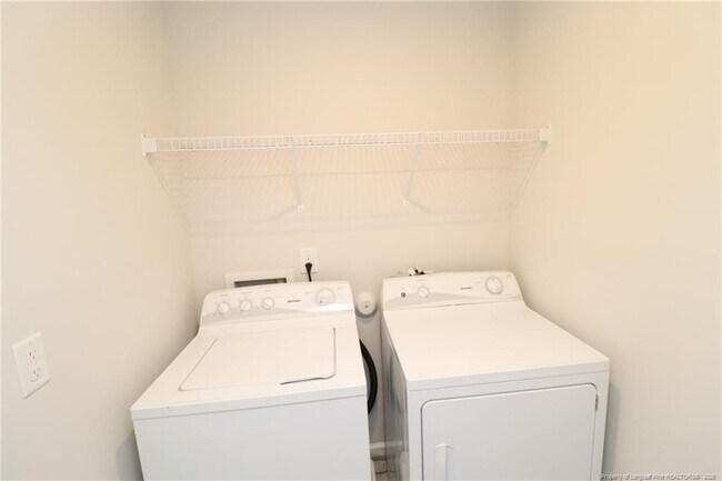 Building Photo - 244 Amber Acorn Ave