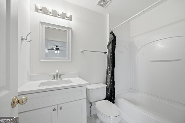 Building Photo - 10851 Alderwood Cove