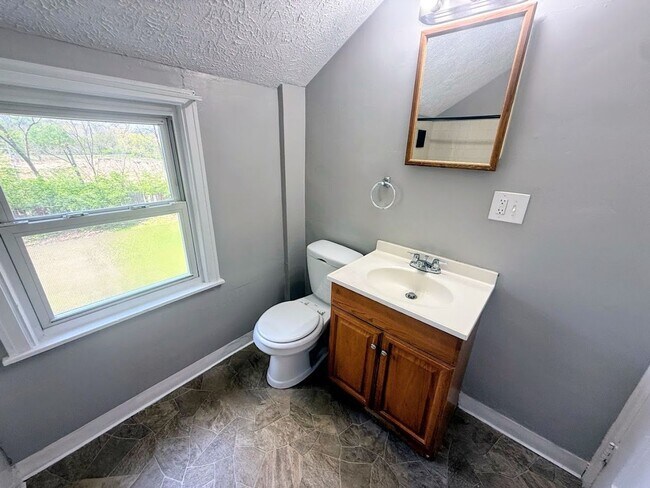 Building Photo - 3 bedroom 1 bath single family home for rent - Akron OH