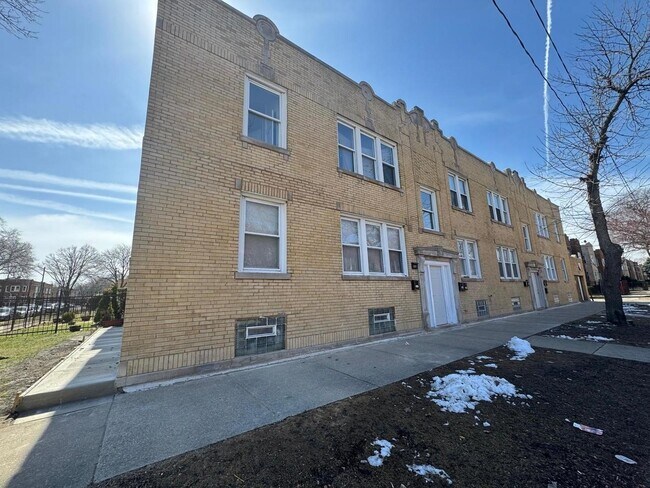 Primary Photo - 5309 W Potomac Ave