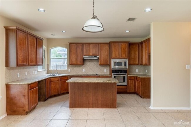 Building Photo - 18 Fairmont Ave