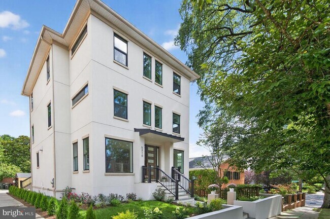 Building Photo - 5310 Cathedral Ave NW