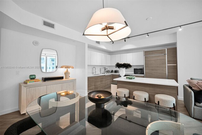 Building Photo - 1100 S Miami Ave