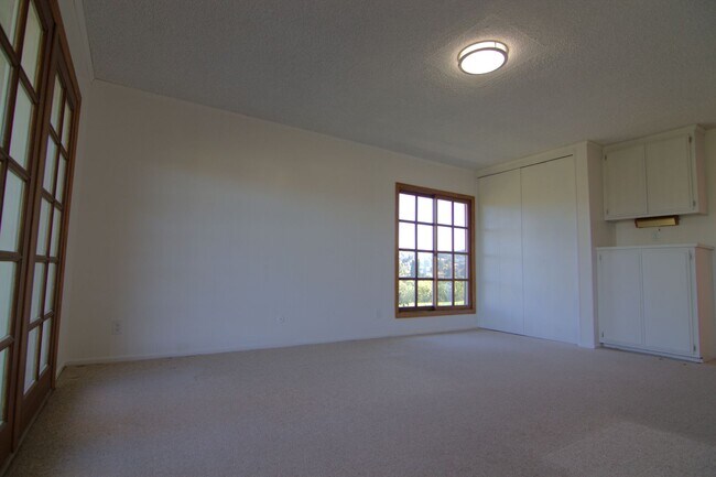 Building Photo - 22503 Charlestown Dr