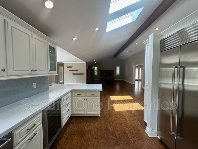 Building Photo - 1695 Berkshire Dr