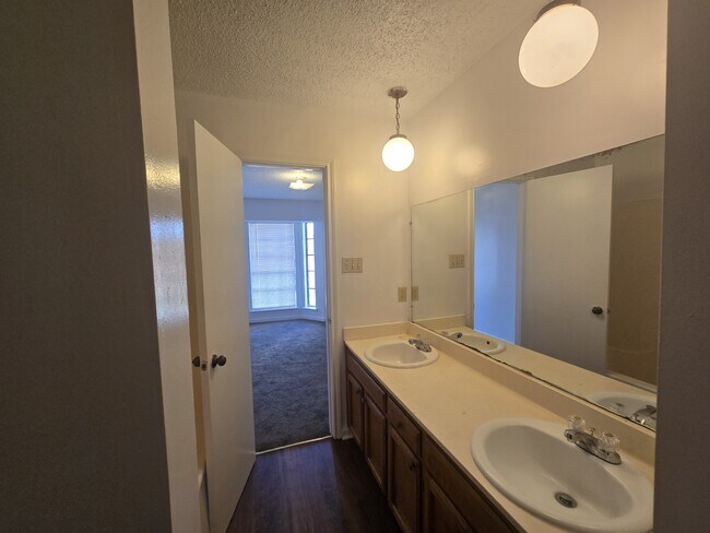 Building Photo - 116 Oak Ridge Ave