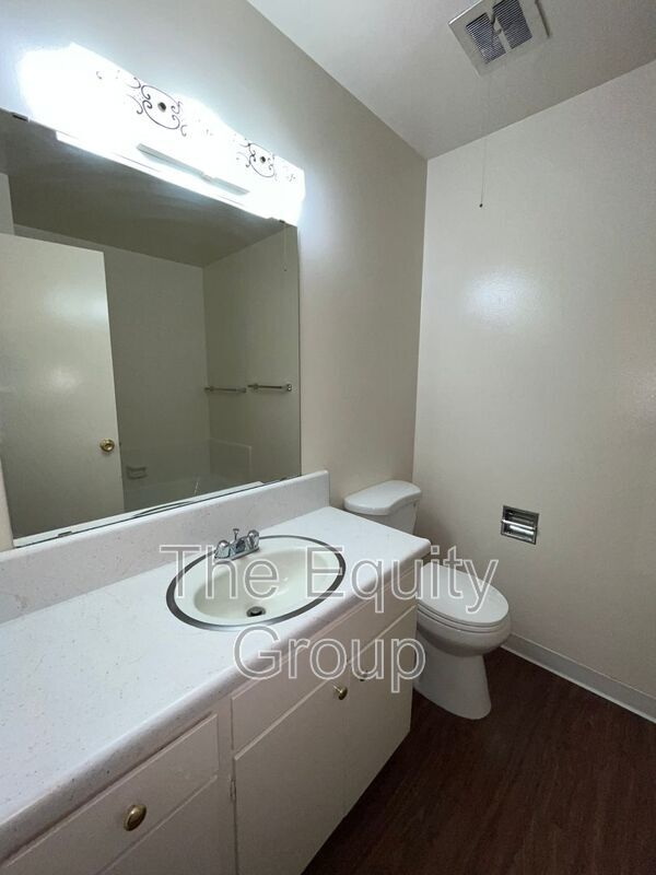Building Photo - 326 N Westfield St