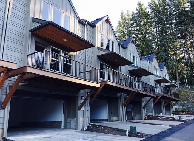 Building Photo - LUXURY TOWNHOUSE; 2 CAR GARAGE, BONUS ROOM...