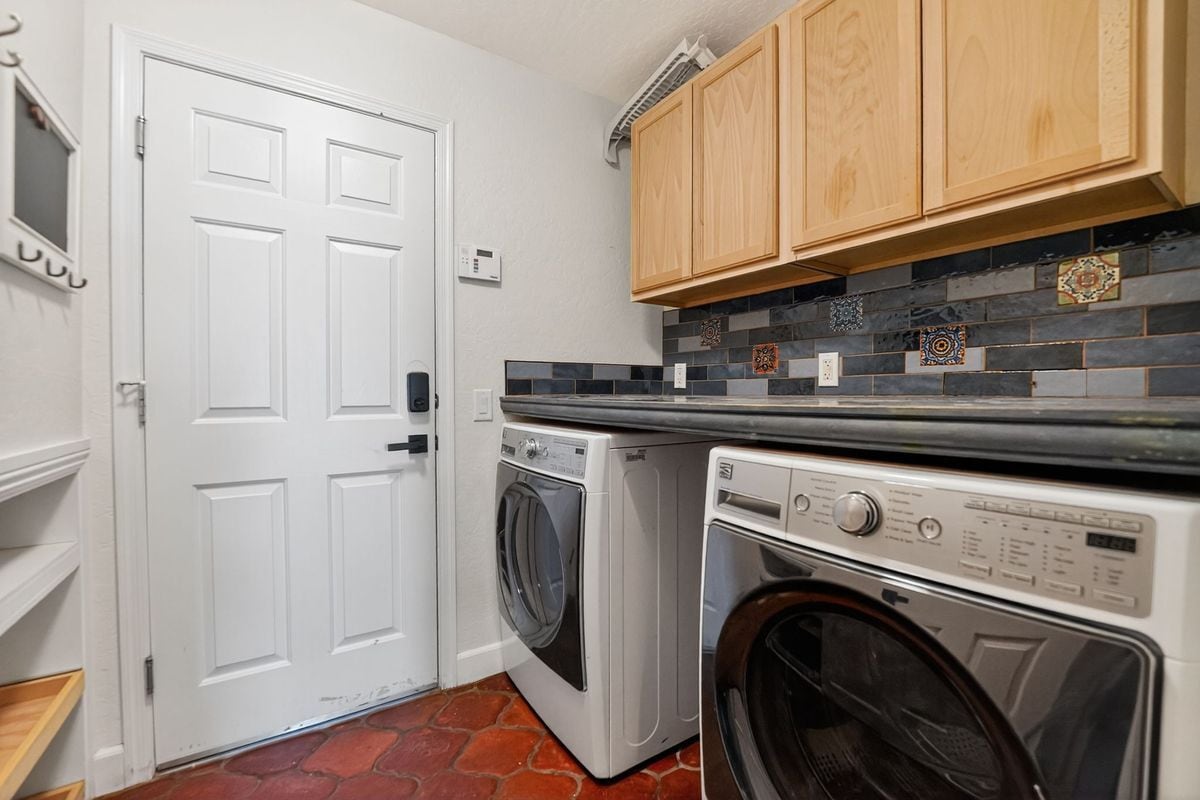 Building Photo - 8224 Imperial Lakes St