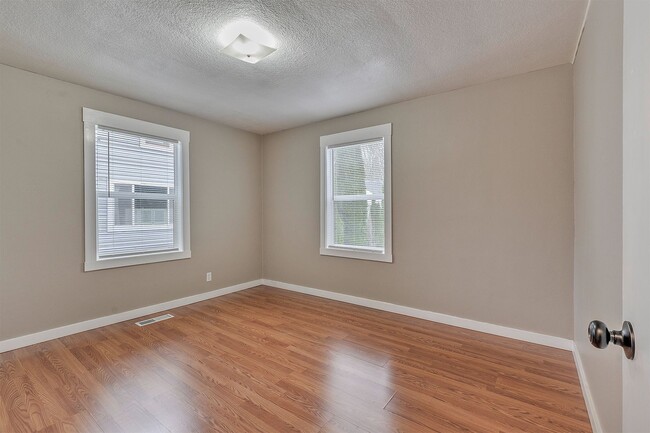 Building Photo - 2 bed 1 bath home in the heart of downtown Forest Grove