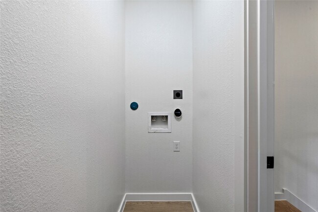 Building Photo - 1031 North Ln