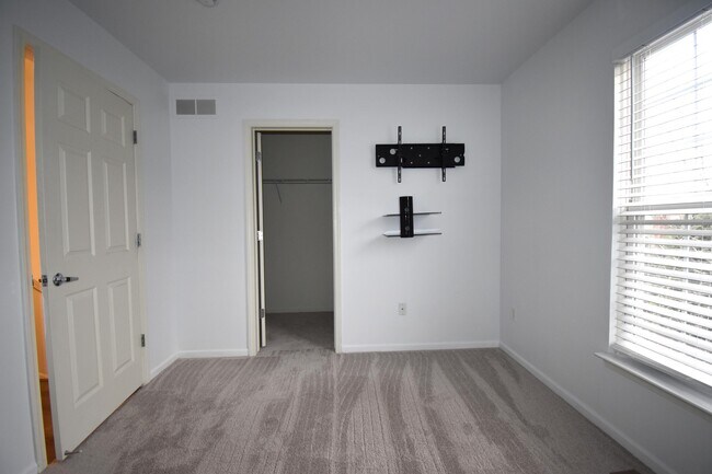 Building Photo - 44725 Ellery Ln