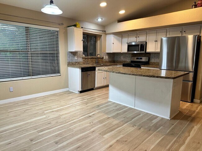 Building Photo - 3251 W Vista Bonita Dr