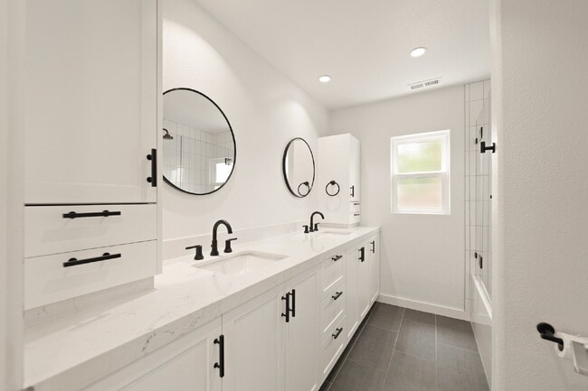Building Photo - Charming 2-Bedroom Home in Ventura