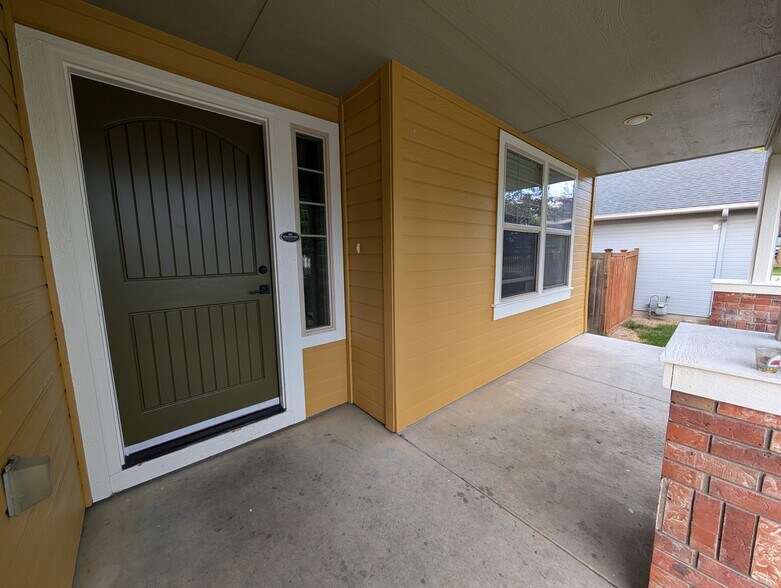 Building Photo - 11218 W Hazelwood Dr