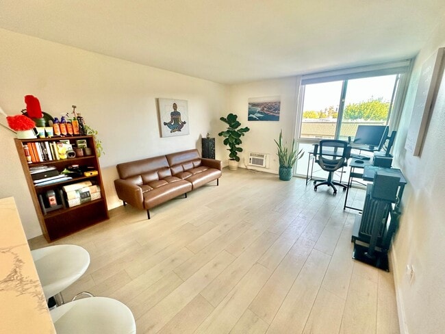 Building Photo - Beautiful condo in resort community