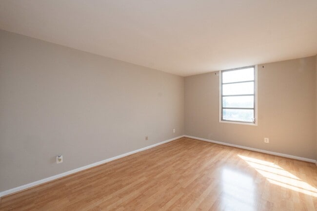 Building Photo - 4600 Duke St