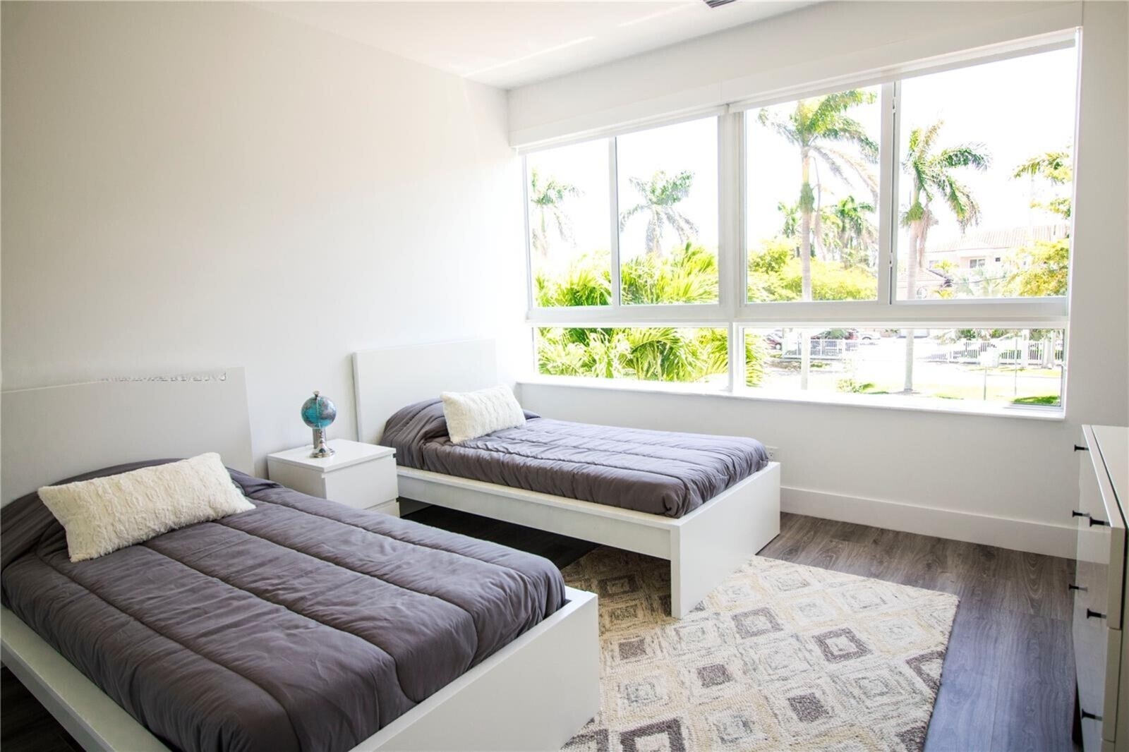 Building Photo - 2465 NE 135th St