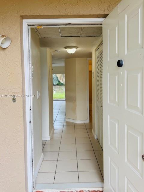 Building Photo - 10173 Twin Lakes Dr