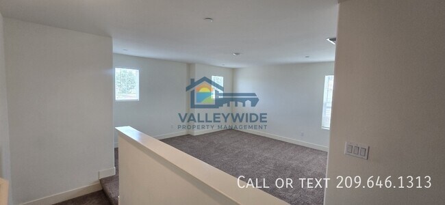 Building Photo - 2104 Ukiah Ct