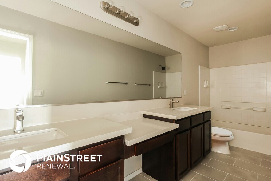 Building Photo - 2000 N 36th St